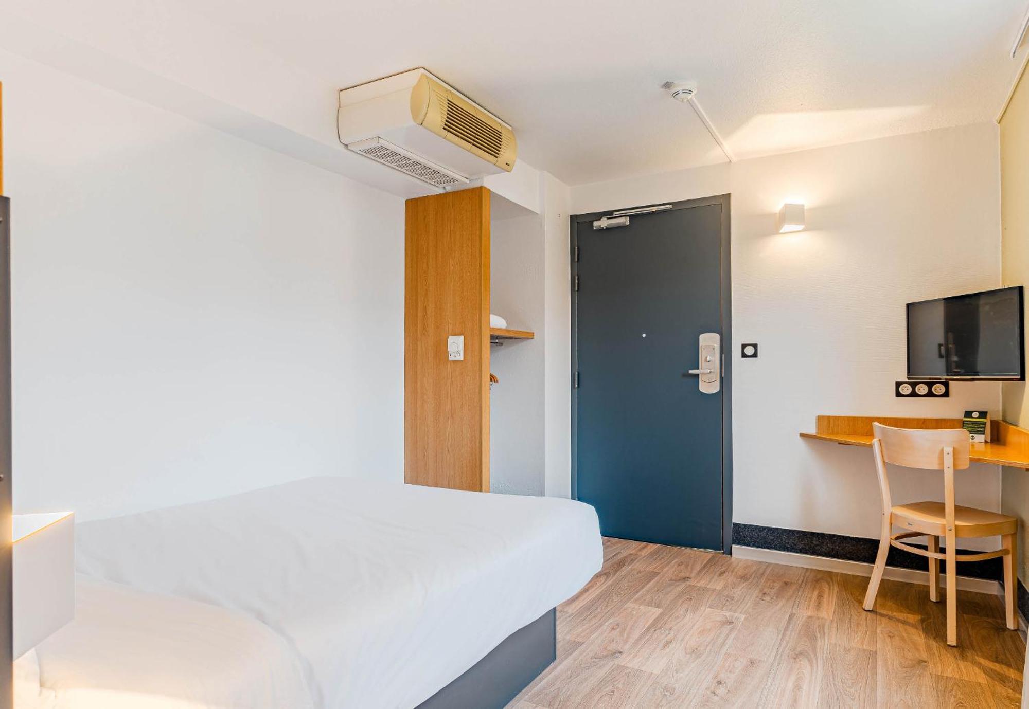 B&B Hotel Poitiers 3 Futuroscope Chasseneuil-du-Poitou Bagian luar foto